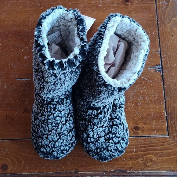 NWT, Live Oak Brand, Women's, slippers or bedroom shoes, Size Large, Charcoal. - Picture 7 of 10
